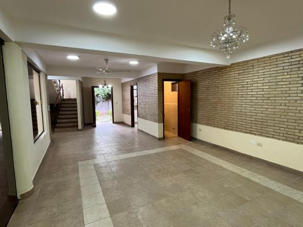 ALQUILO CASA EN CONDOMINIO-BARRIO MCAL. ESTIGARRIBIA